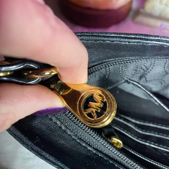 EUC Michael Kors Webster Convertible Clutch/Crossbody - Picture 3 of 6